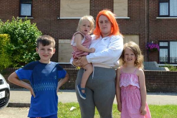 House given to young mother in such poor condition she gave keys back to Council