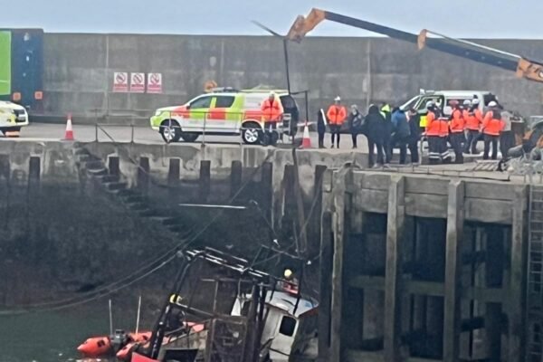 Environmental and Safety Concerns Raised After Trawler Sinks at Clogherhead Harbour