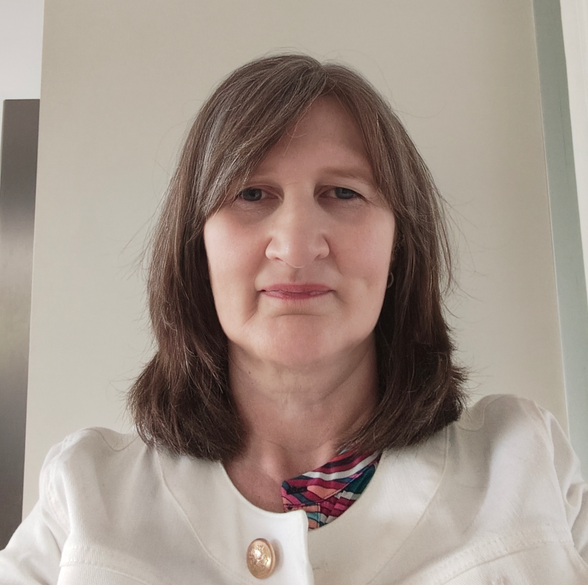 Dundalk breast cancer survivor Caroline O’Donnell is supporting the Irish Cancer Society’s Pink campaign during Breast Cancer Awareness Month. Caroline O’Donnell from Dundalk, who is supporting the Irish Cancer Society’s Pink campaign